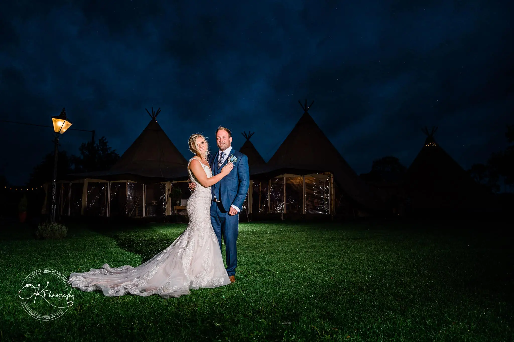 Featured image for “Bridge House Barn Wedding Photography – Hannah & Mitch”